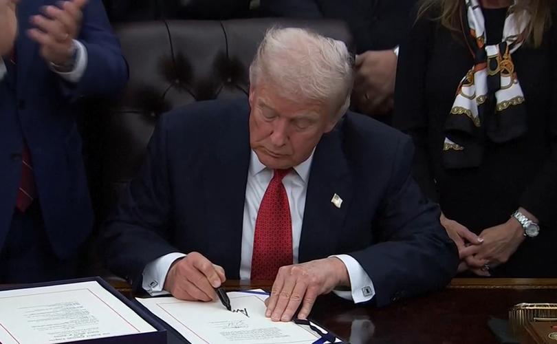 开云体育官网-为镇伊朗，特朗普下达一项总统令，他断定：这样中俄就不敢出头了