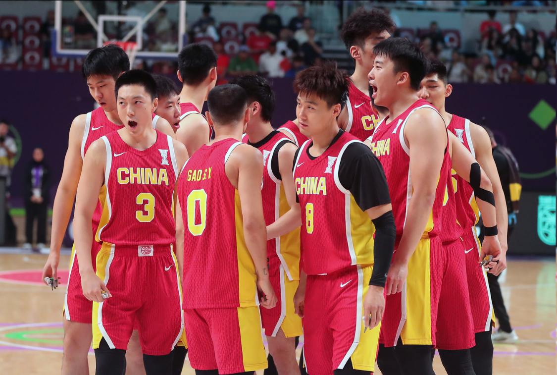 开云平台-每天补贴300!中国男篮除夕还在训练,球迷:假装努力